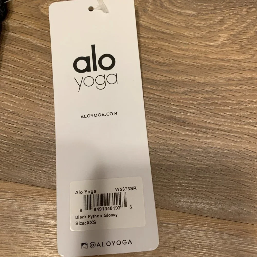 Alo Yoga Airbrush Capri Black Python Glossy Leggings NWT